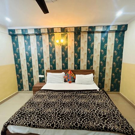 Sainik Guest House 500Mtr From Medanta Hospital Λάκναου Εξωτερικό φωτογραφία