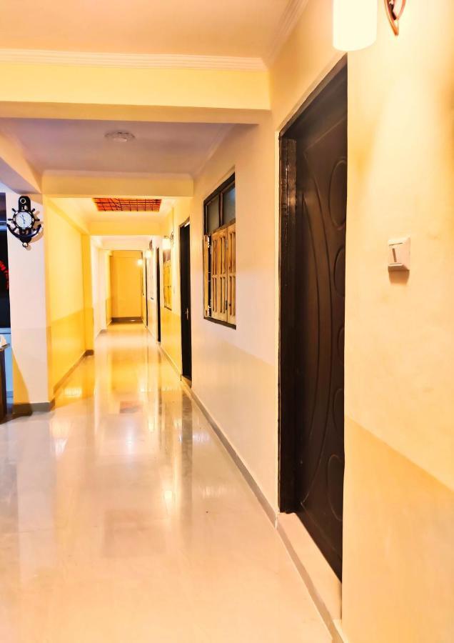 Sainik Guest House 500Mtr From Medanta Hospital Λάκναου Εξωτερικό φωτογραφία