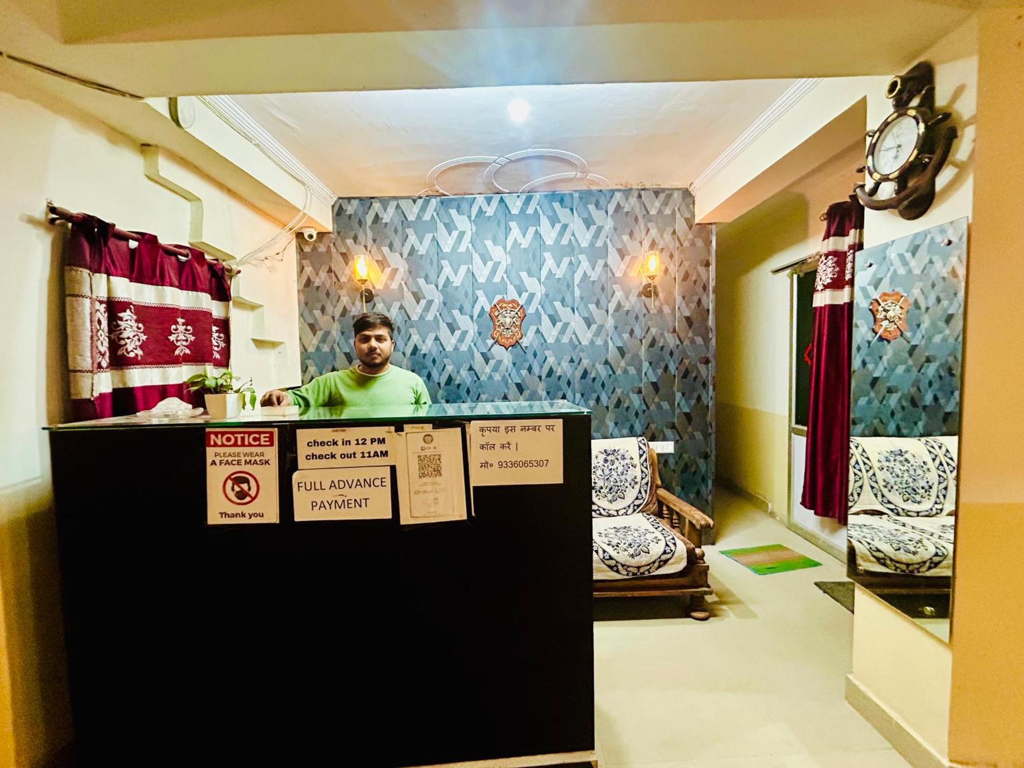 Sainik Guest House 500Mtr From Medanta Hospital Λάκναου Εξωτερικό φωτογραφία