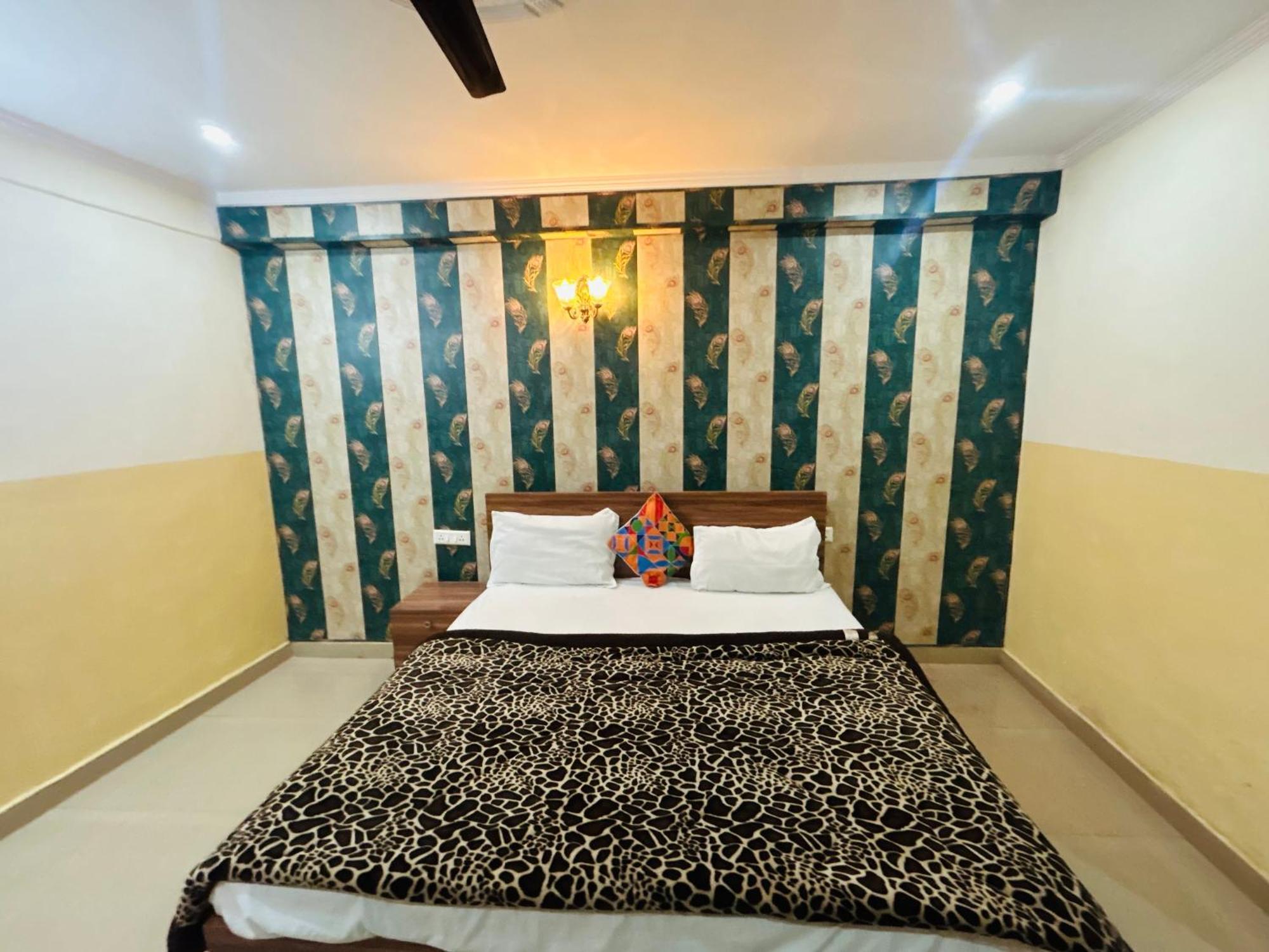 Sainik Guest House 500Mtr From Medanta Hospital Λάκναου Εξωτερικό φωτογραφία