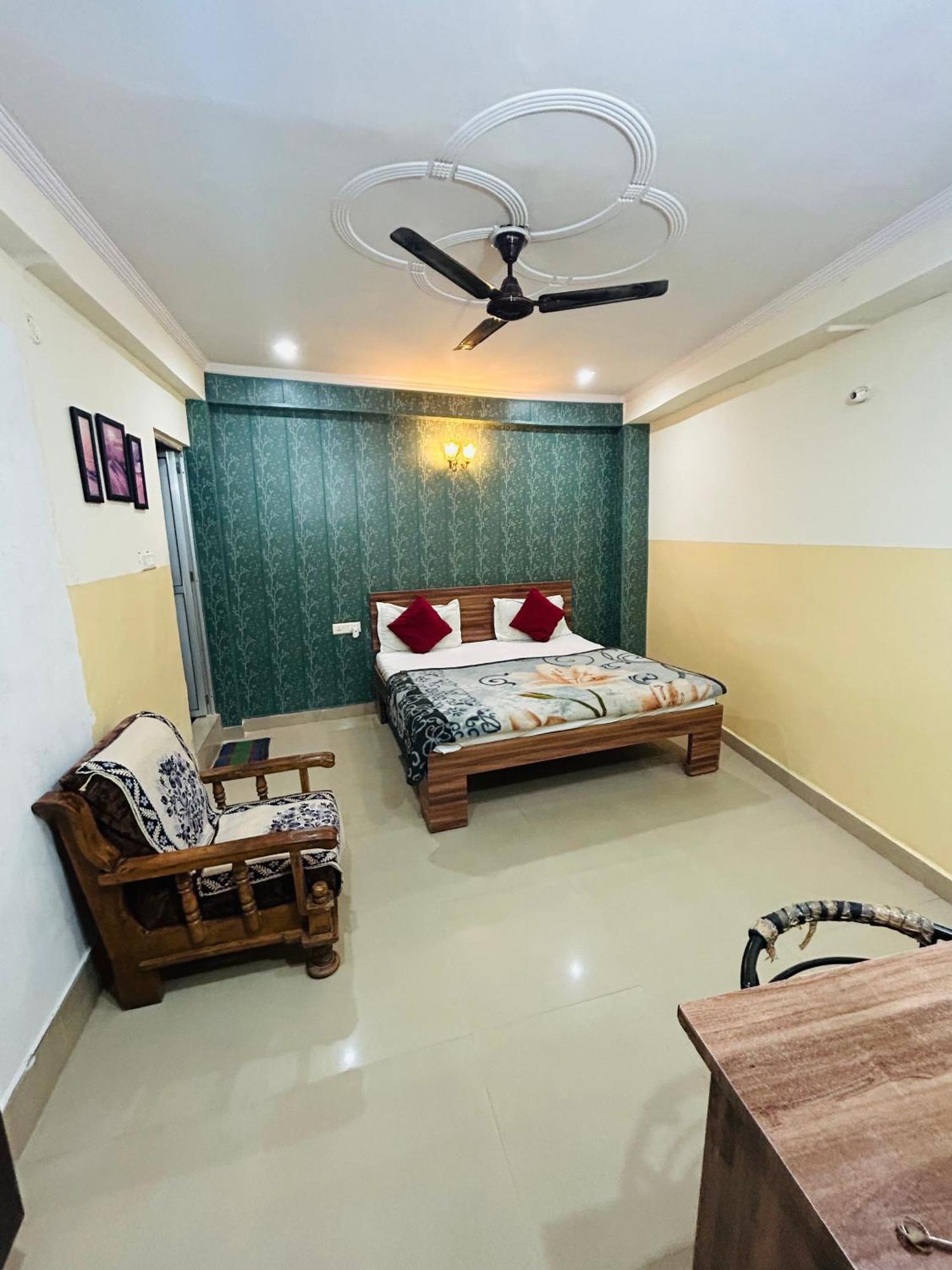 Sainik Guest House 500Mtr From Medanta Hospital Λάκναου Εξωτερικό φωτογραφία