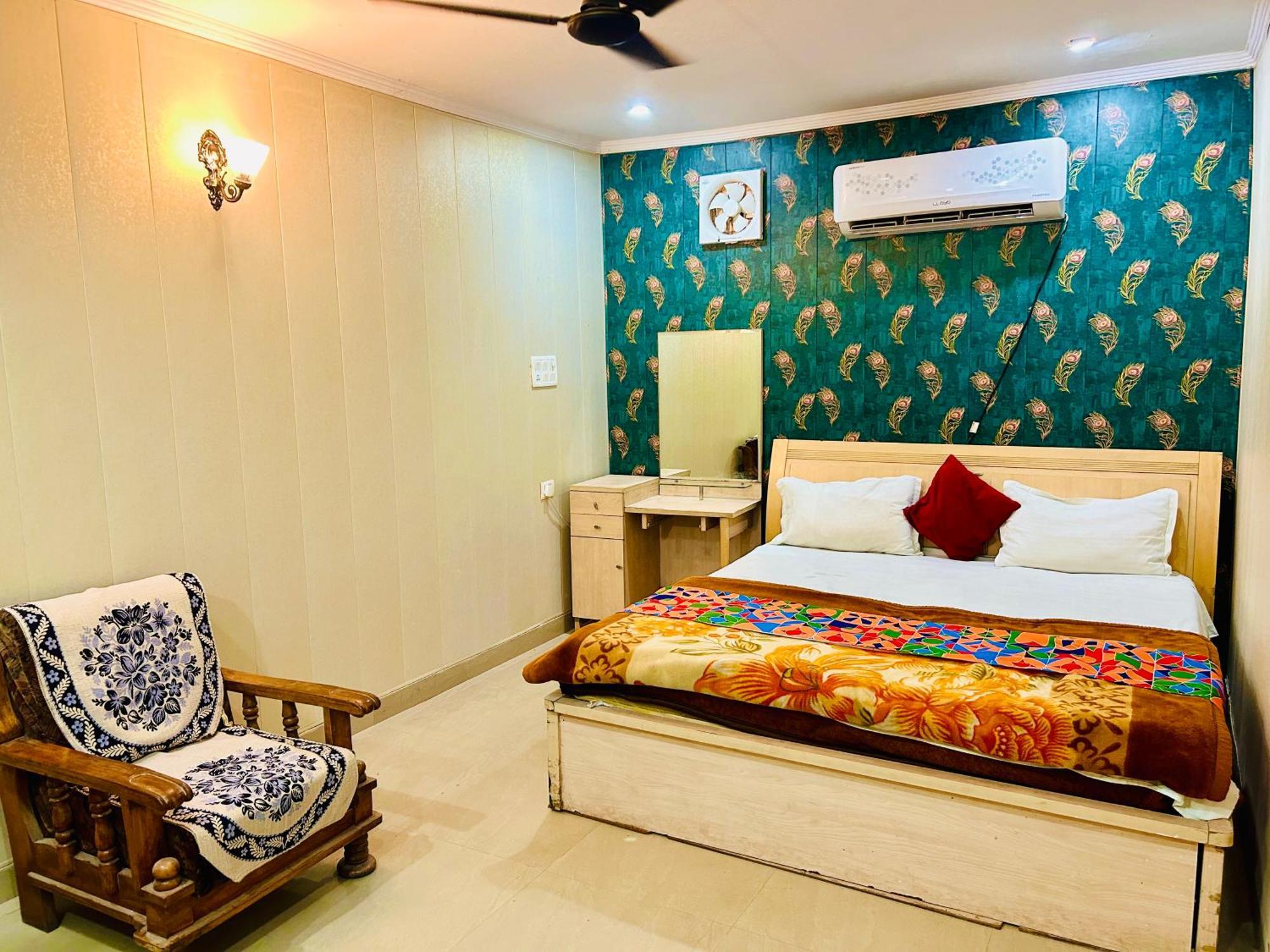 Sainik Guest House 500Mtr From Medanta Hospital Λάκναου Εξωτερικό φωτογραφία